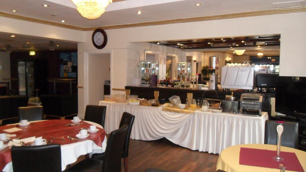 Skyways Hotel Слау Экстерьер фото