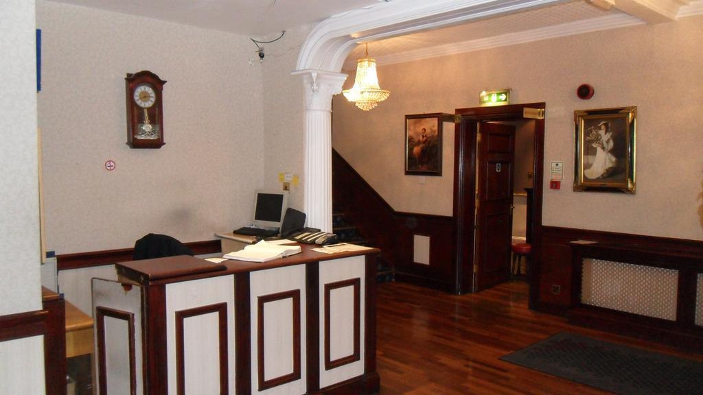 Skyways Hotel Слау Экстерьер фото